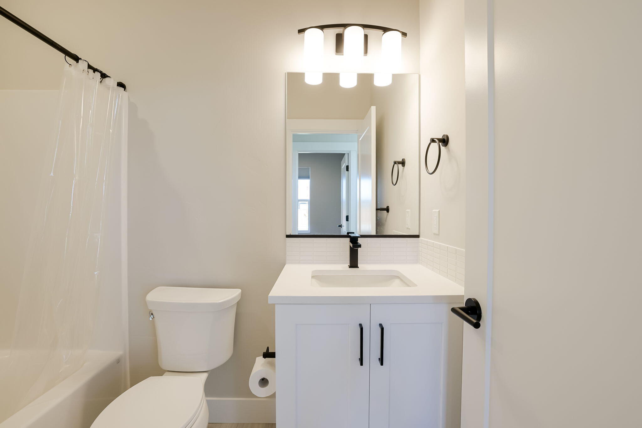4166 Southwest 47th Street Redmond, OR 97756 - Photo 25 of 33 Bathroom 1