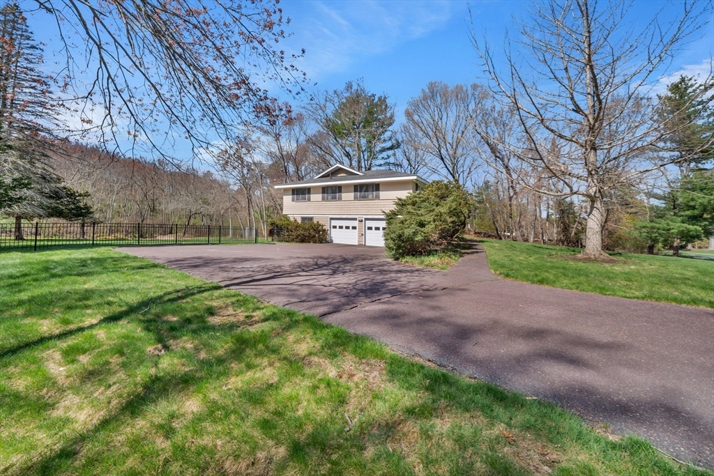 14 October Lane Weston, MA 02493 - Photo 5 of 39