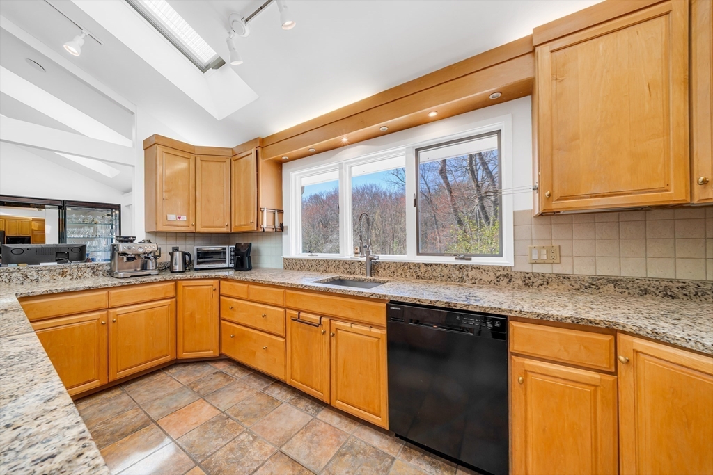 14 October Lane Weston, MA 02493 - Photo 6 of 39