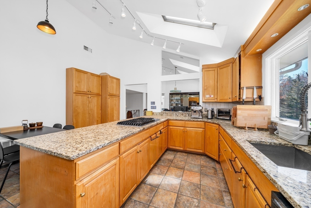 14 October Lane Weston, MA 02493 - Photo 7 of 39