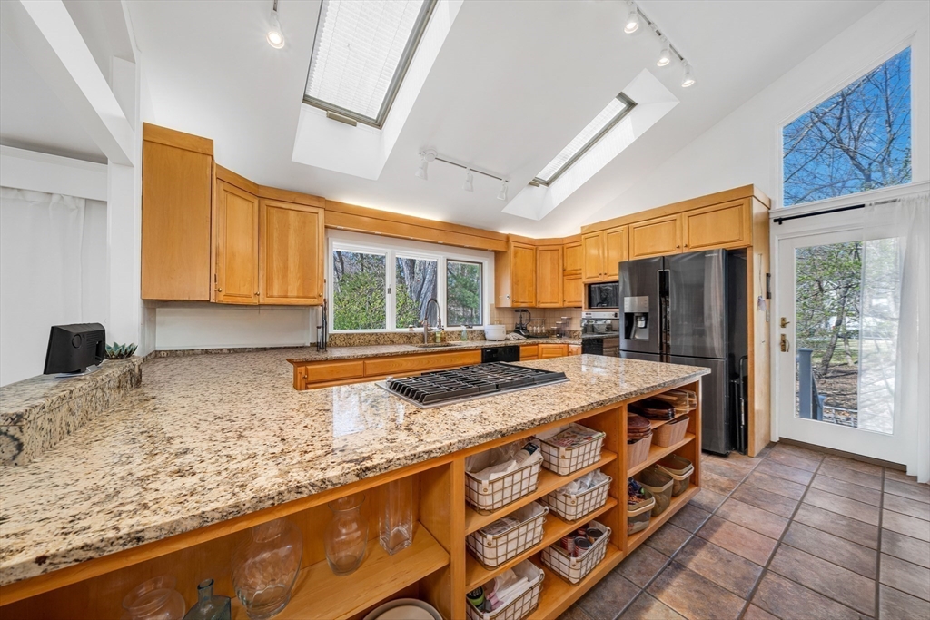 14 October Lane Weston, MA 02493 - Photo 8 of 39