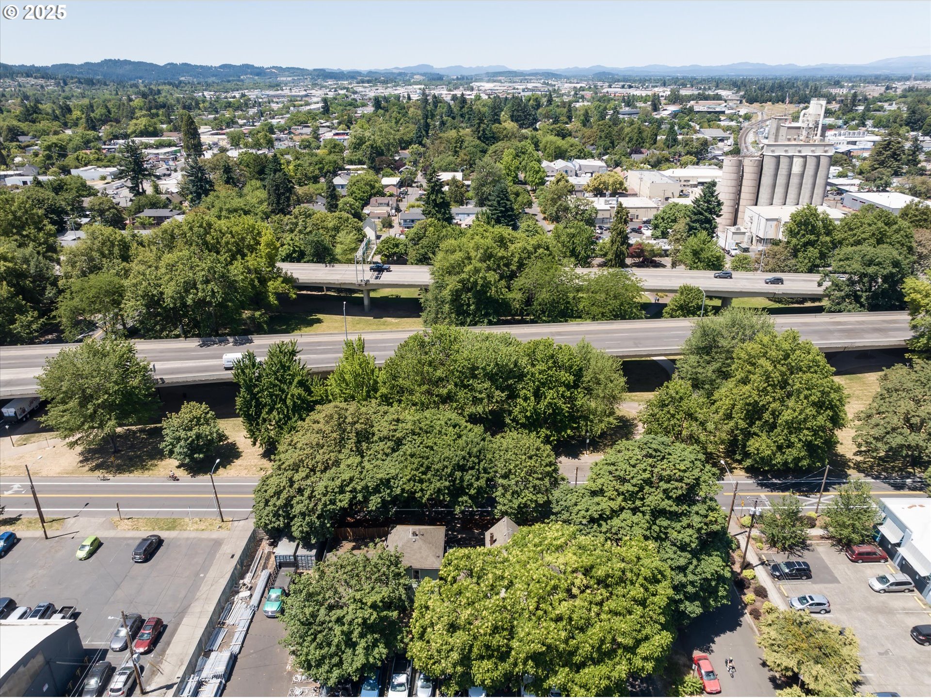 490 West 4th Avenue Eugene, OR 97401 - Photo 17 of 25 an aerial view of multiple house