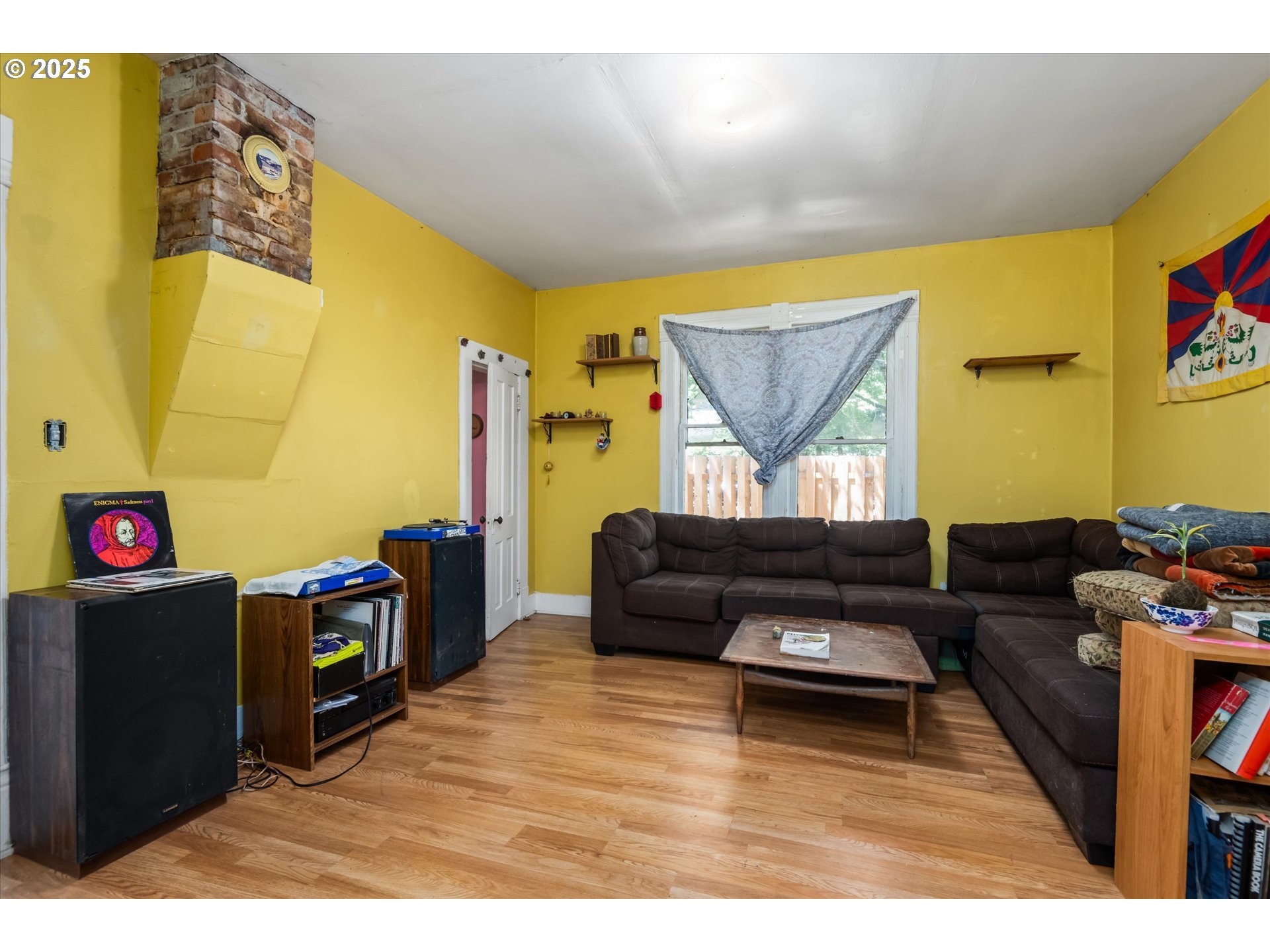 490 West 4th Avenue Eugene, OR 97401 - Photo 5 of 25 a living room with furniture and a flat screen tv