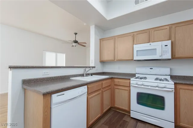 $1,450 | 2305 West Horizon Ridge Parkway, Unit 2611, Henderson, NV 89052