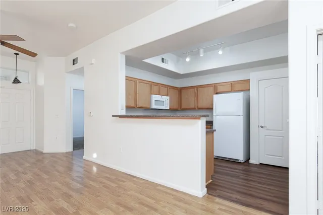 $1,450 | 2305 West Horizon Ridge Parkway, Unit 2611, Henderson, NV 89052