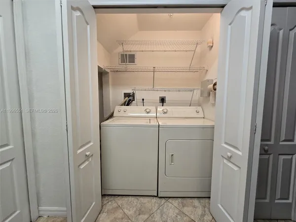 $2,500 | 8956 West Flagler Street, Unit 206, Miami, FL 33174