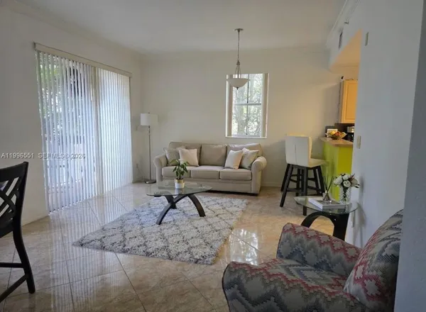 $2,500 | 8956 West Flagler Street, Unit 206, Miami, FL 33174