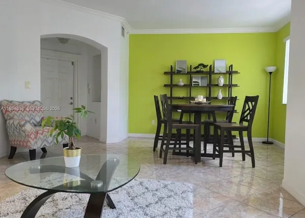 $2,500 | 8956 West Flagler Street, Unit 206, Miami, FL 33174