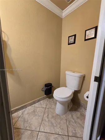 $2,500 | 8956 West Flagler Street, Unit 206, Miami, FL 33174