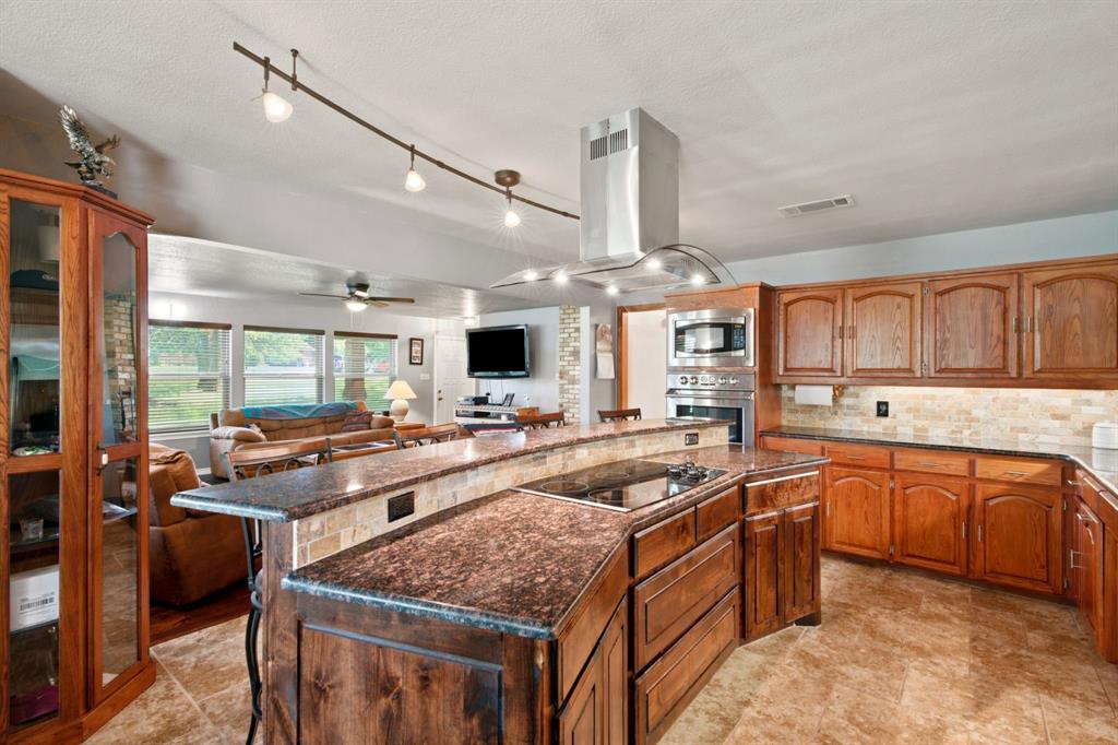 305 Bent Oak Road Weatherford, TX 76086 - Photo 14 of 35