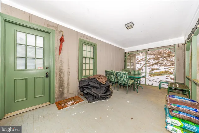 a livingroom with workspace and a window