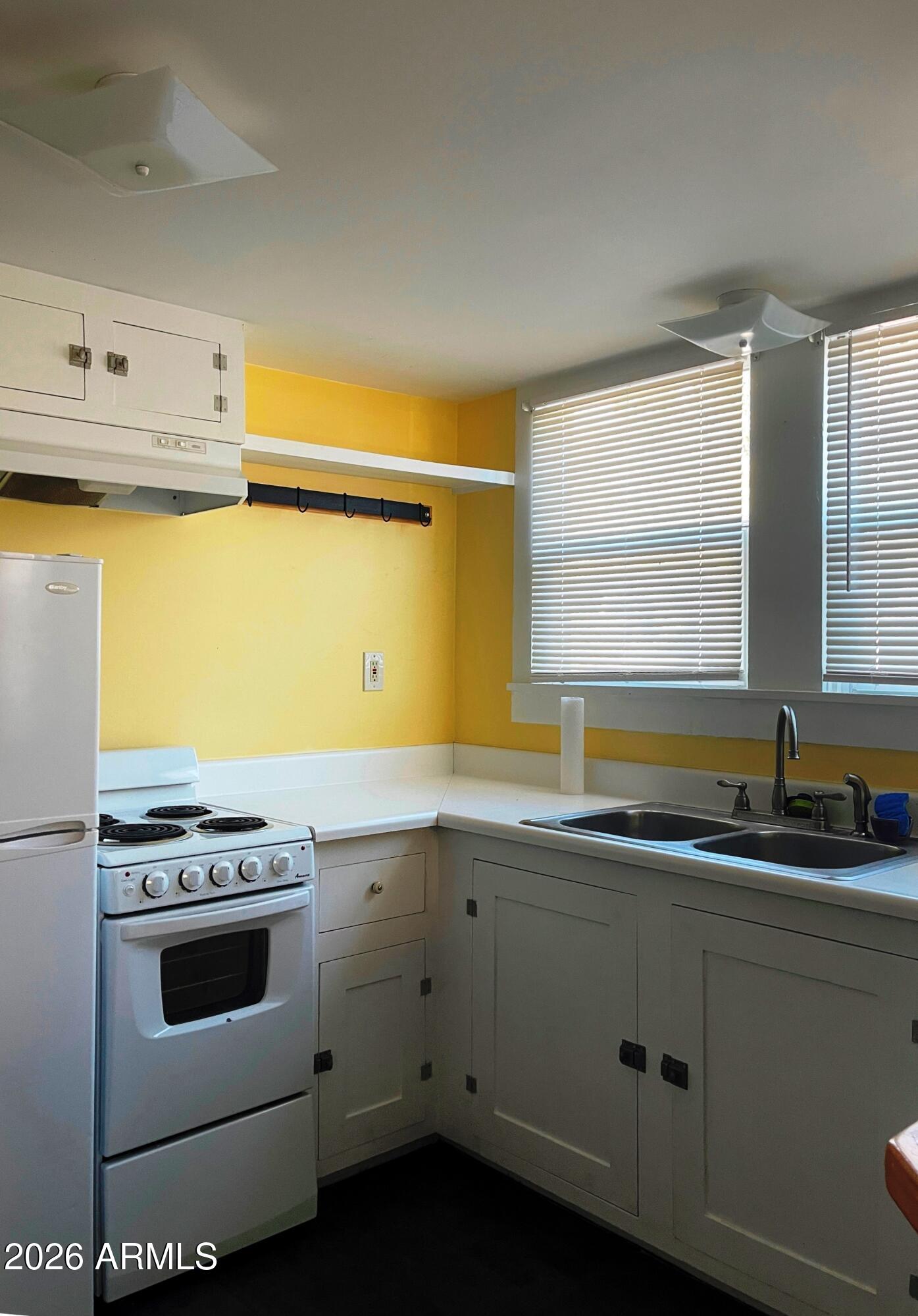 134 C Quality Hill Road, Unit DOWN Bisbee, AZ 85603 - Photo 4 of 10 Partial kitchen1