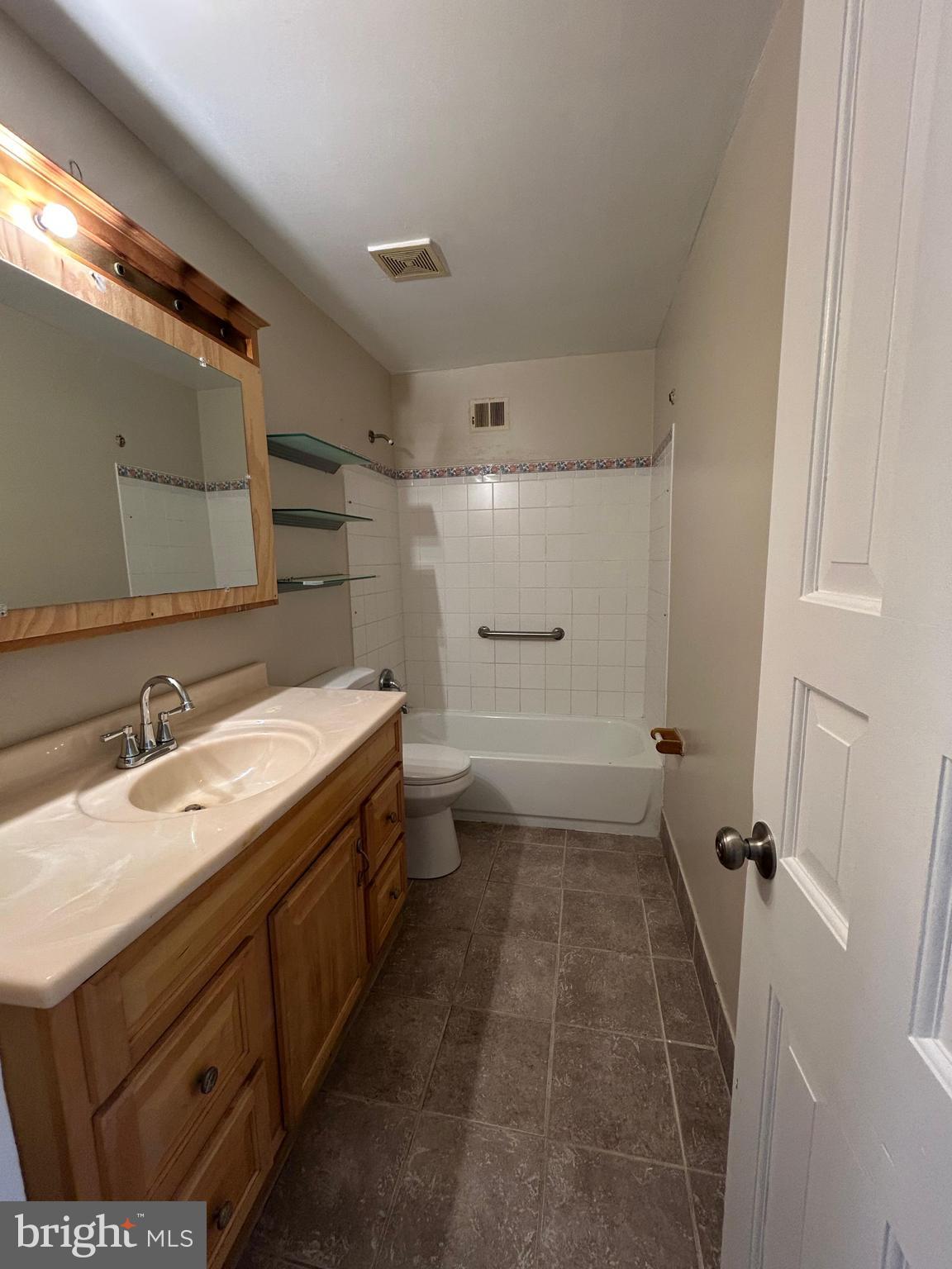 8044 Mars Place Philadelphia, PA 19153 - Photo 7 of 19