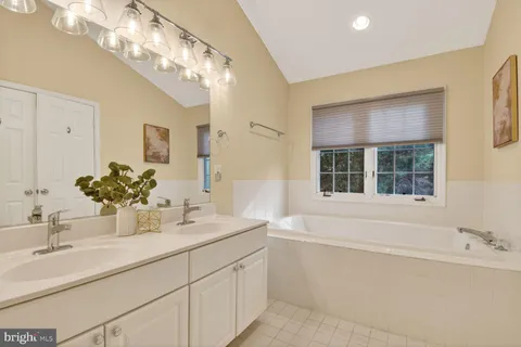 $759,000 | 5433 Whitley Park Terrace, Unit 36, Bethesda, MD 20814