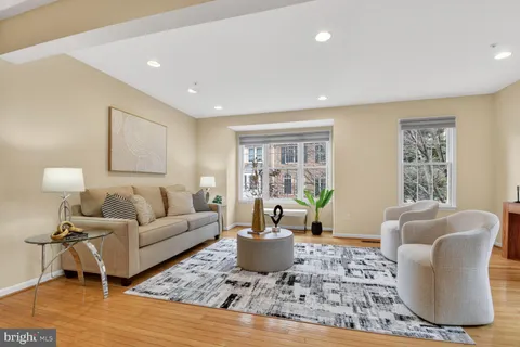 $759,000 | 5433 Whitley Park Terrace, Unit 36, Bethesda, MD 20814