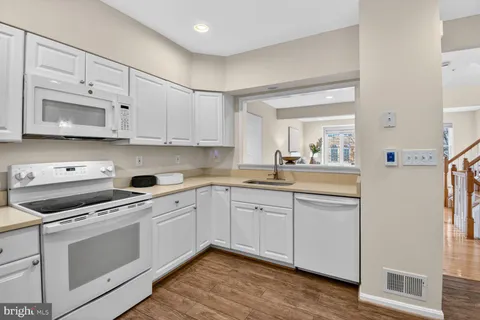 $759,000 | 5433 Whitley Park Terrace, Unit 36, Bethesda, MD 20814