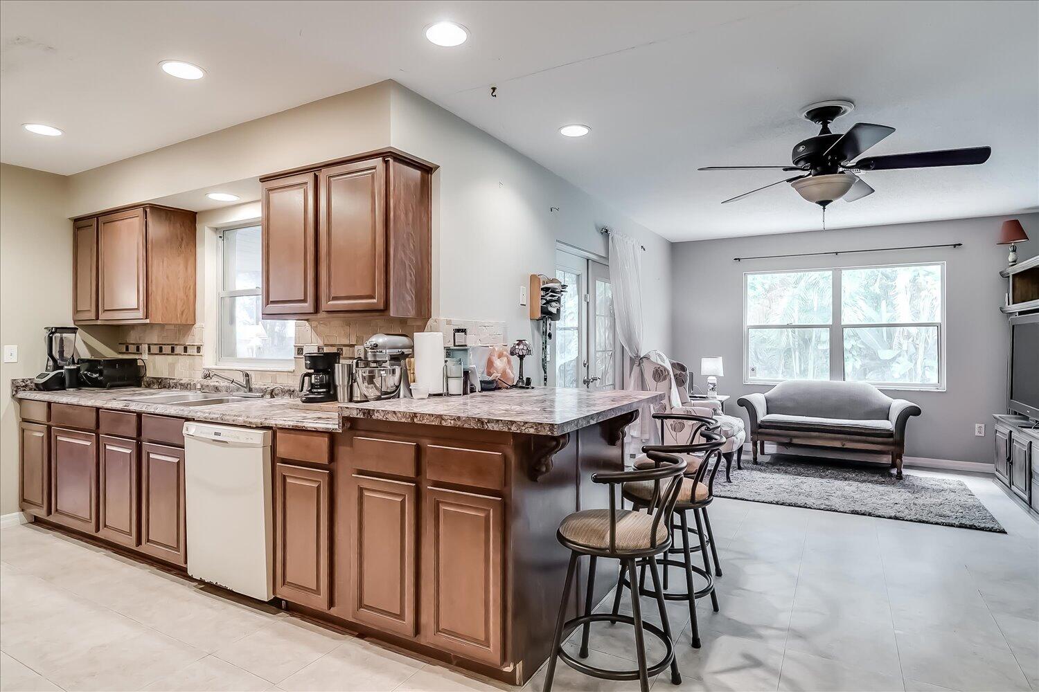 2132 North Morningside Road Avon Park, FL 33825 - Photo 2 of 20 13-13