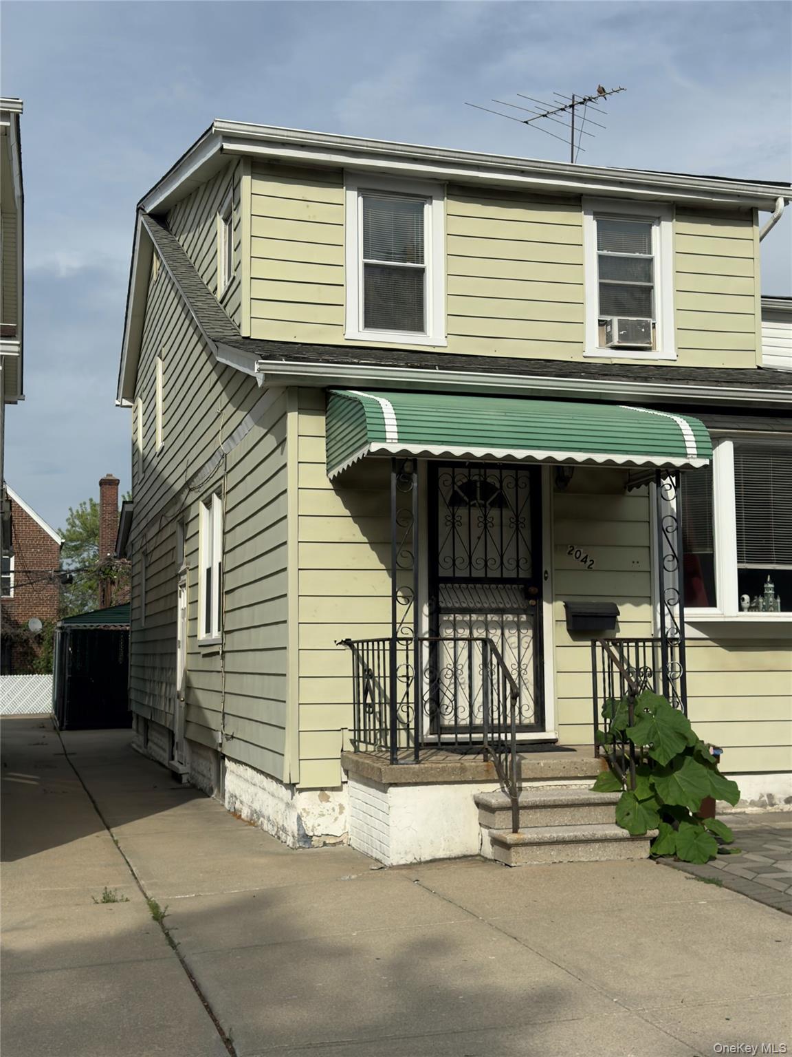 2042 Colonial Avenue Bronx, NY 10461 - Photo 1 of 2