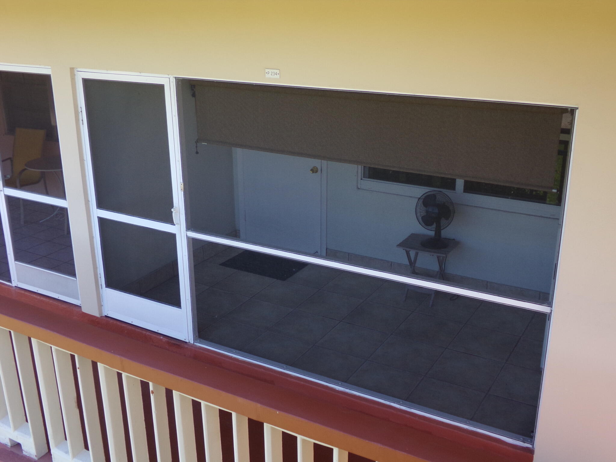 5300 Washington Street, Unit P234 Hollywood, FL 33021 - Photo 3 of 12 a close view of closet