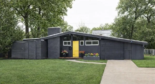 $498,000 | 2115 West 71st Terrace, Prairie Village, KS 66208