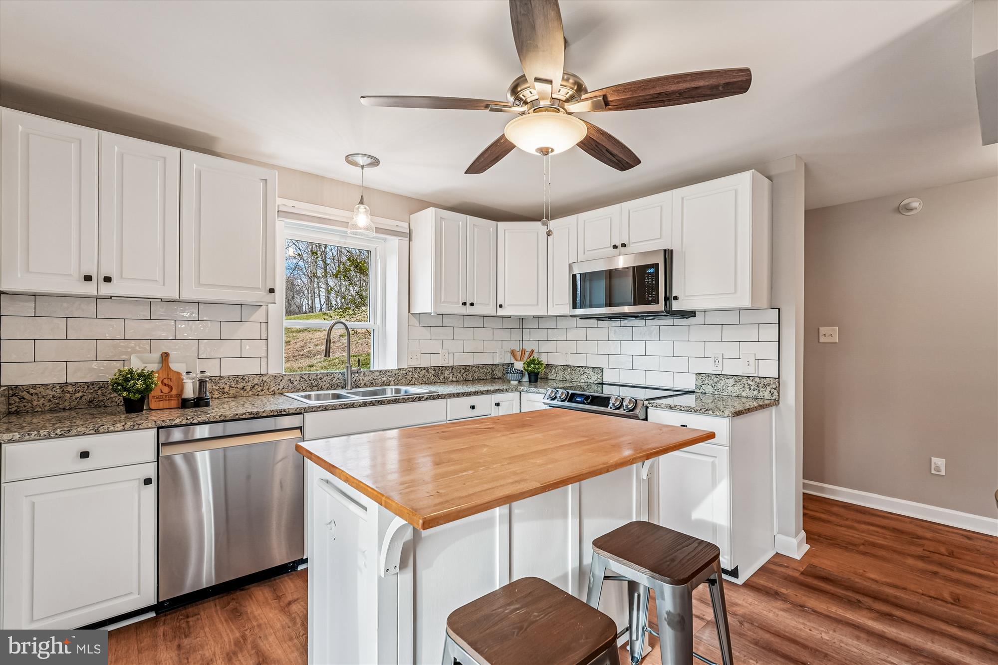 20919 Watermill Road Purcellville, VA 20132 - Photo 15 of 88 Updated Kitchen