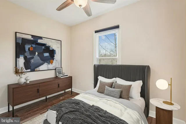 a view of a yard with a house