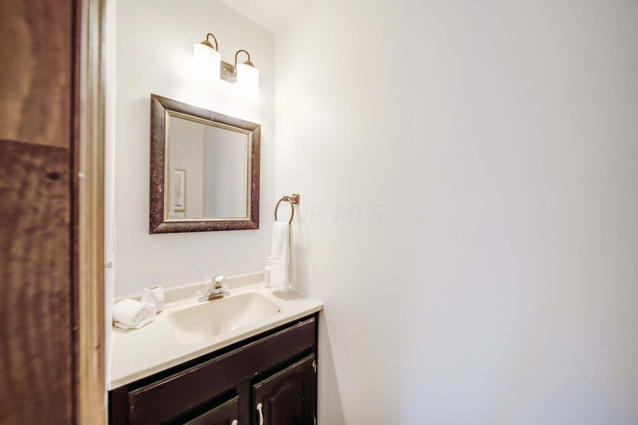 2202 Edgevale Road Columbus, OH 43221 - Photo 24 of 35 Powder room