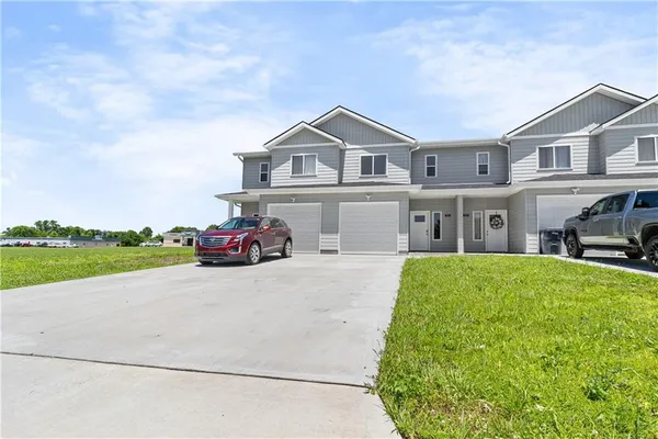 $459,000 | 1512 West 32nd Street, Sedalia, MO 65301
