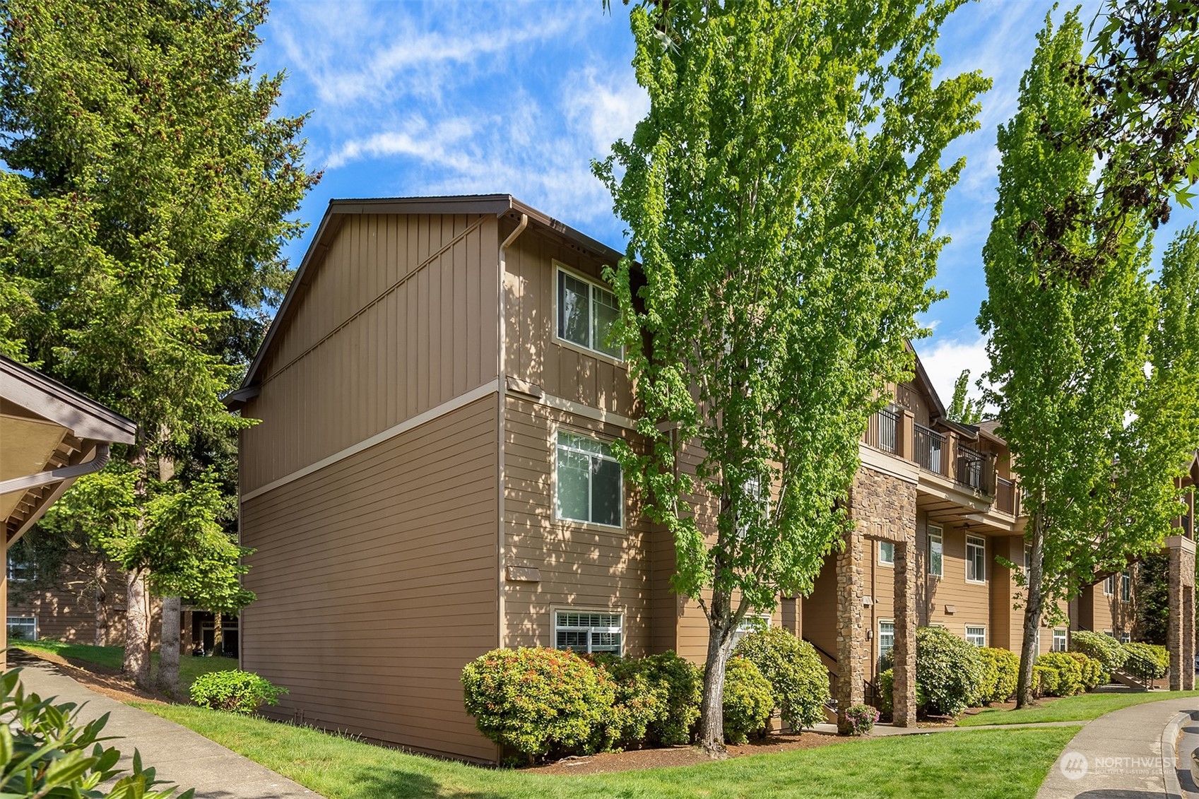 18930 Bothell Everett Highway, Unit D302 Bothell, WA 98012 - Photo 23 of 25 a backyard of a house with lots of green space