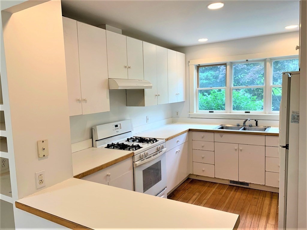 45 Lagoon Road Oak Bluffs, MA 02557 - Photo 15 of 27 Gallery Image 15