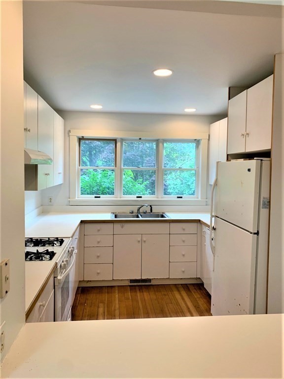 45 Lagoon Road Oak Bluffs, MA 02557 - Photo 16 of 27 Gallery Image 16