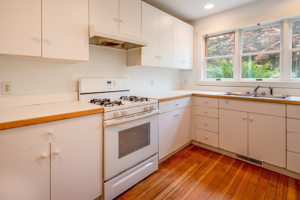 45 Lagoon Road Oak Bluffs, MA 02557 - Photo 17 of 27 Gallery Image 17