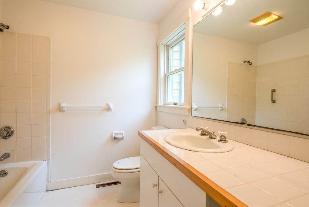 45 Lagoon Road Oak Bluffs, MA 02557 - Photo 22 of 27 Gallery Image 22