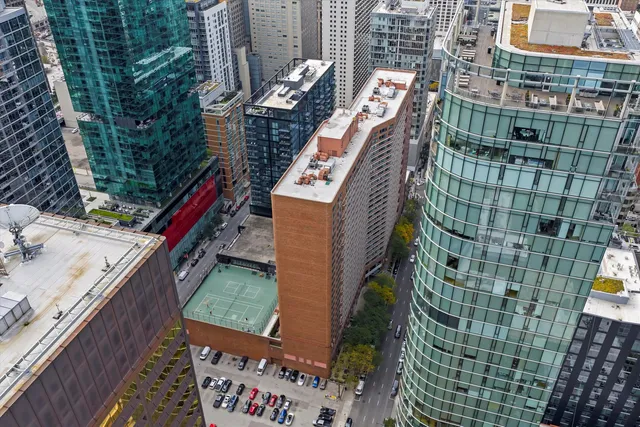 $435,000 | 211 East Ohio Street, Unit 2707, Chicago, IL 60611