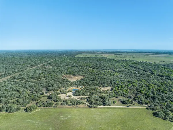 $1,999,999 | 1746 County Road 103, Columbus, TX 78934