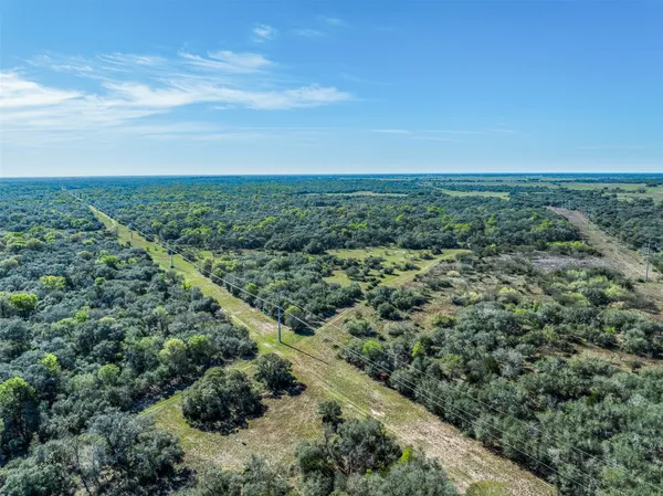 $1,999,999 | 1746 County Road 103, Columbus, TX 78934