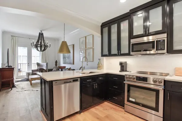 $2,400 | 2255 Peachtree Road Northeast, Unit 825, Atlanta, GA 30309