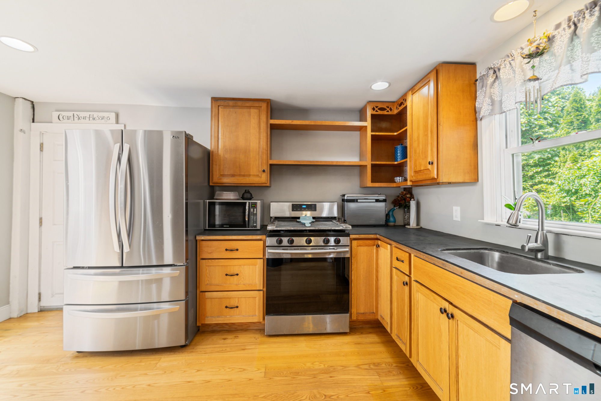 230 Reynolds Bridge Road Thomaston, CT 06787 - Photo 13 of 37