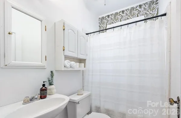$2,000 | 118 Altondale Avenue, Unit 3, Charlotte, NC 28207