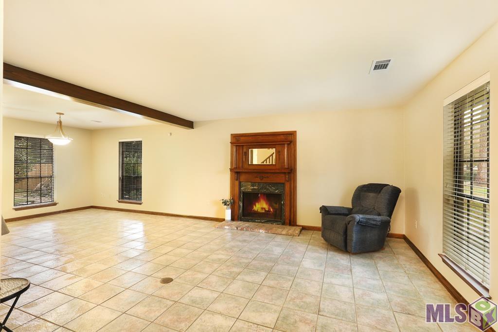 1576 Normandy Drive Baton Rouge, LA 70806 - Photo 11 of 32 View of Living Room from Foyer