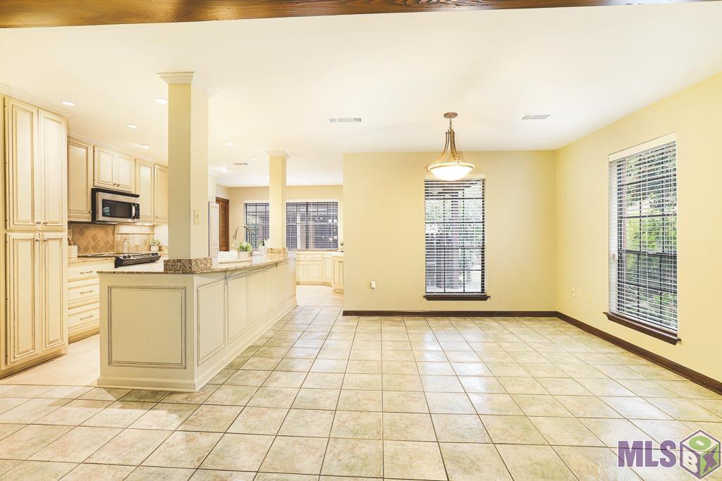 1576 Normandy Drive Baton Rouge, LA 70806 - Photo 13 of 32 Dining/Kitchen Area