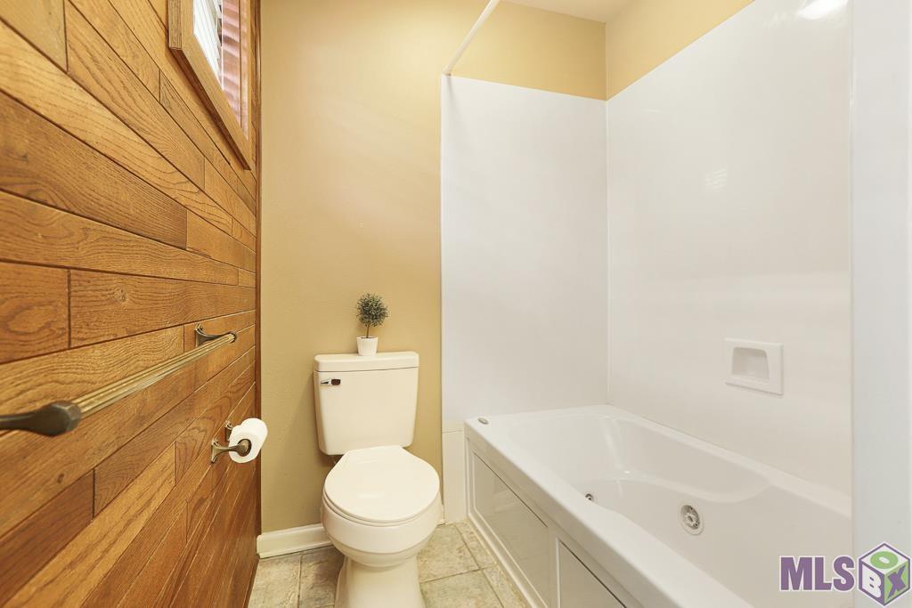 1576 Normandy Drive Baton Rouge, LA 70806 - Photo 19 of 32 Primary Bathroom