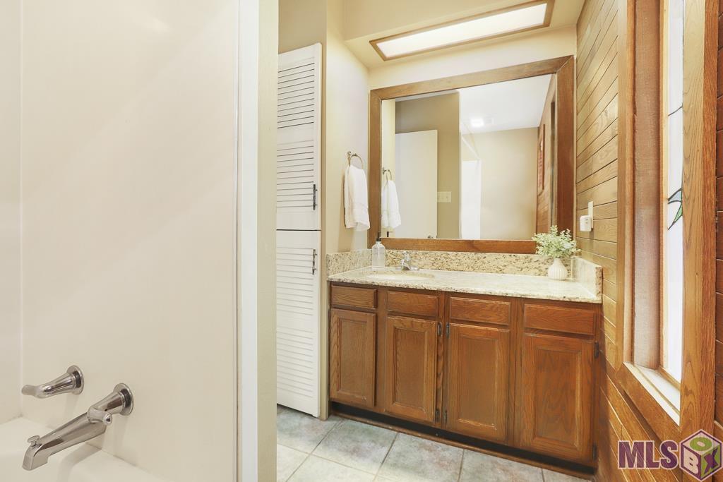 1576 Normandy Drive Baton Rouge, LA 70806 - Photo 20 of 32 Primary Bathroom
