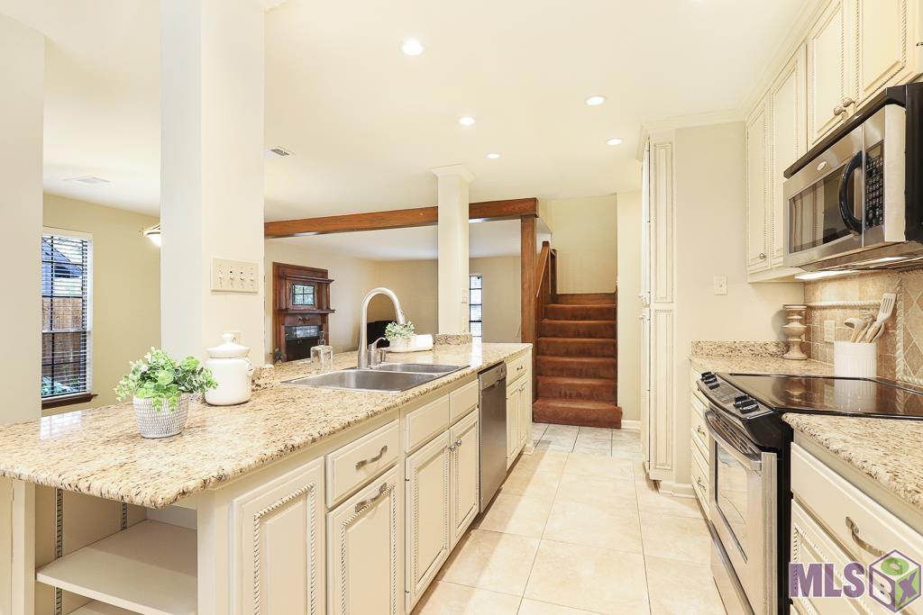 1576 Normandy Drive Baton Rouge, LA 70806 - Photo 3 of 32 Kitchen