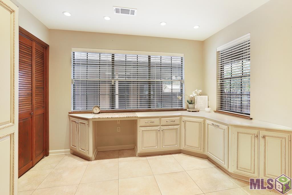 1576 Normandy Drive Baton Rouge, LA 70806 - Photo 6 of 32 Desk