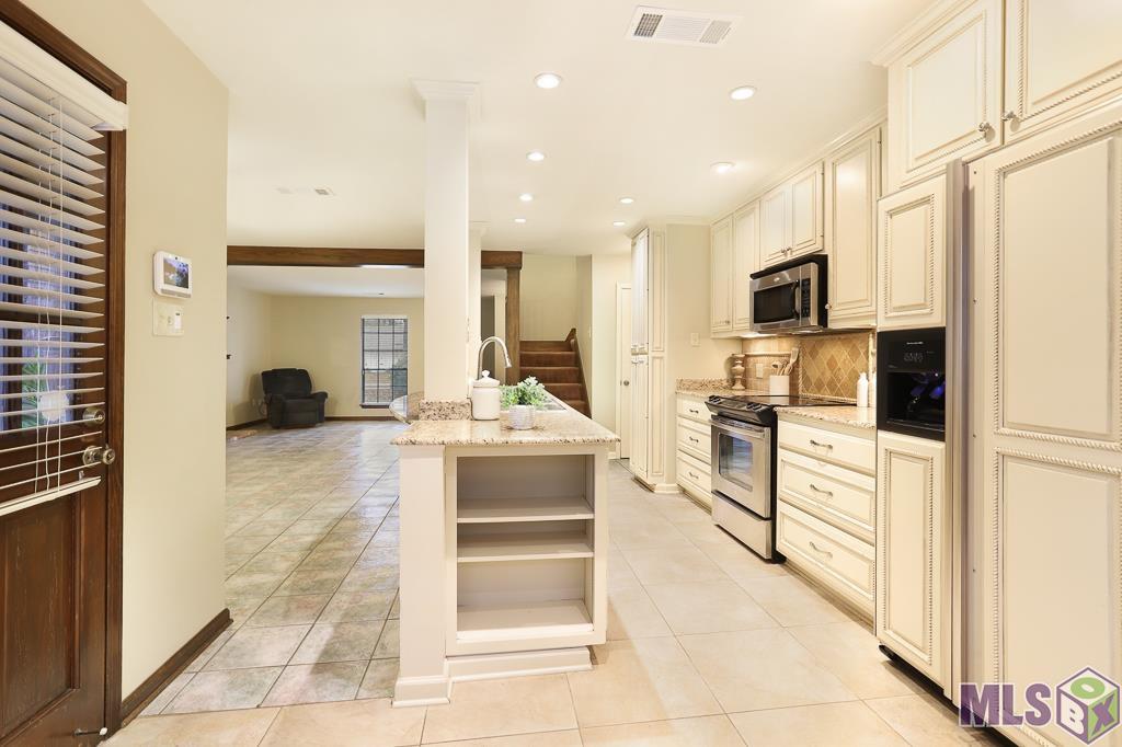 1576 Normandy Drive Baton Rouge, LA 70806 - Photo 7 of 32 Kitchen