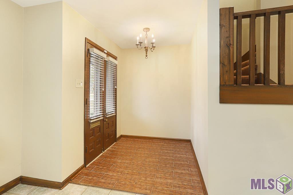 1576 Normandy Drive Baton Rouge, LA 70806 - Photo 10 of 32 Foyer