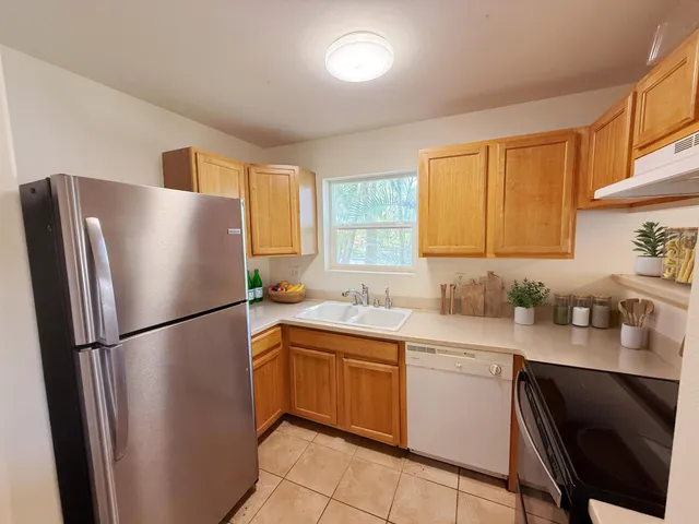 $659,900 | 5 Abbey Lane, Unit 311, Lahaina, HI 96761