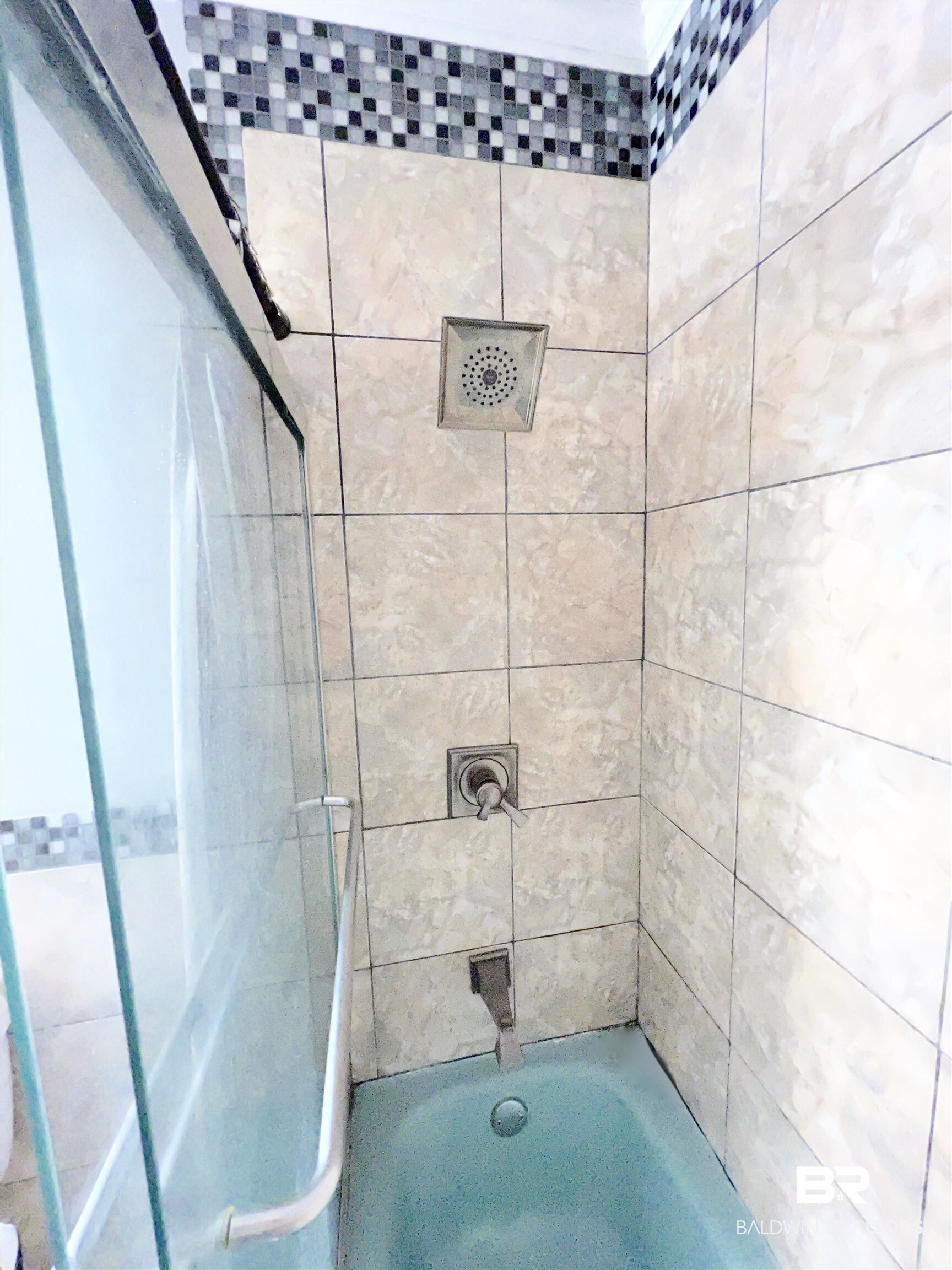 6461 Lake Street Mobile, AL 36618 - Photo 28 of 35 HALL BATHROOM
