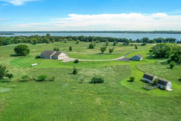 $1,149,000 | 19800 Stephan Drive, Starbuck, MN 56381